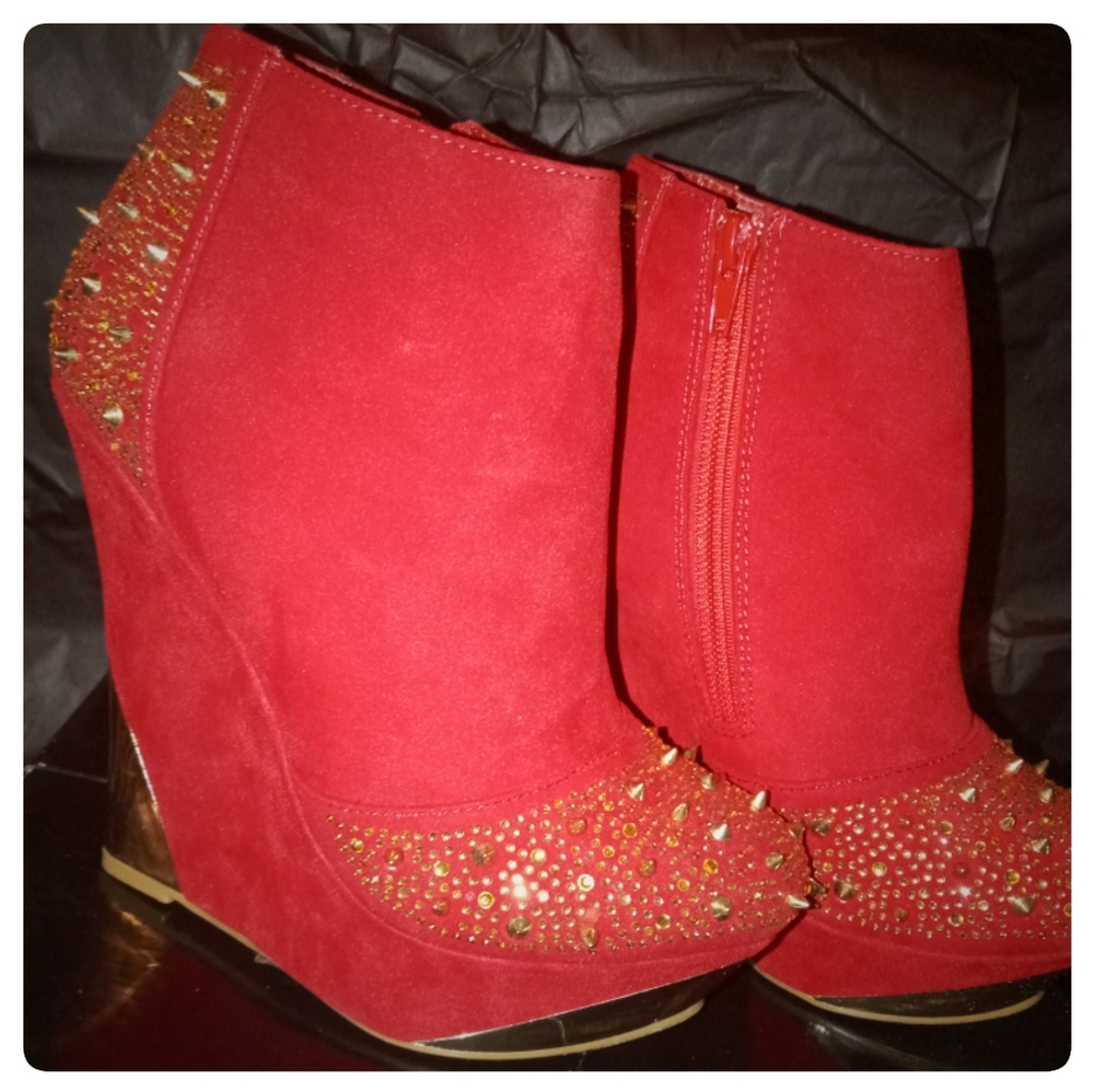 Spiked red wedges